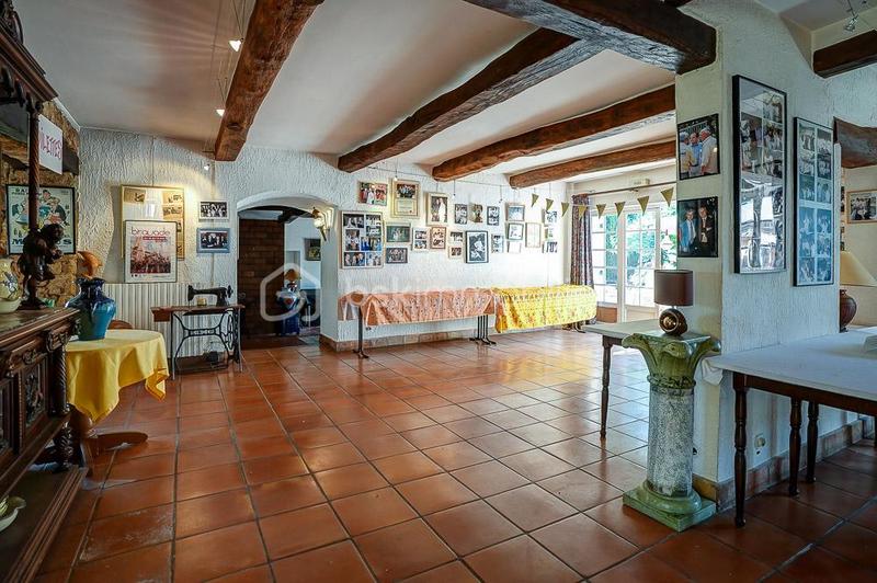 Appartement - 600 m² - 10 pièces