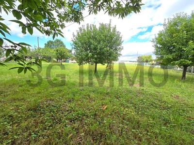 Terrain constructible - 1 235 m²