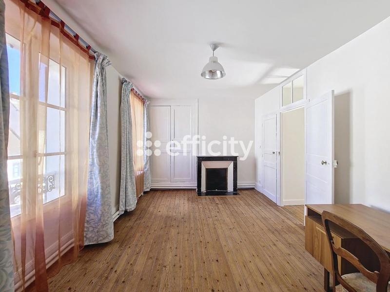 Maison - 220 m² - 8 pièces