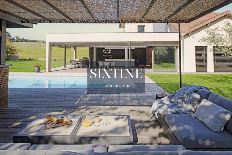 Maison - 261 m² - 7 pièces