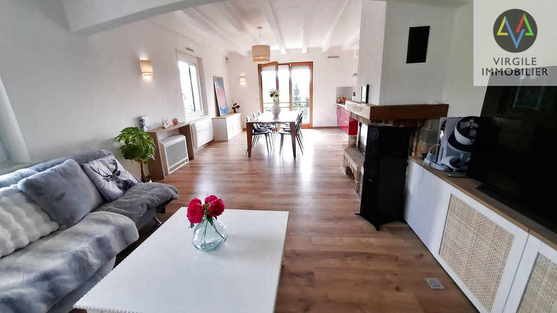 Maison - 242 m² - 10 pièces