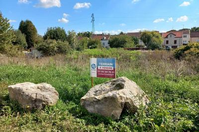 Terrain constructible - 1 074 m²
