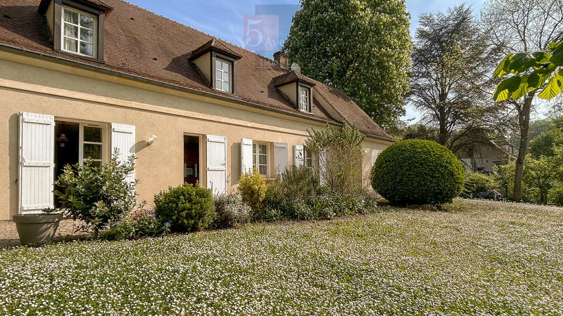 Maison - 210 m² - 6 pièces