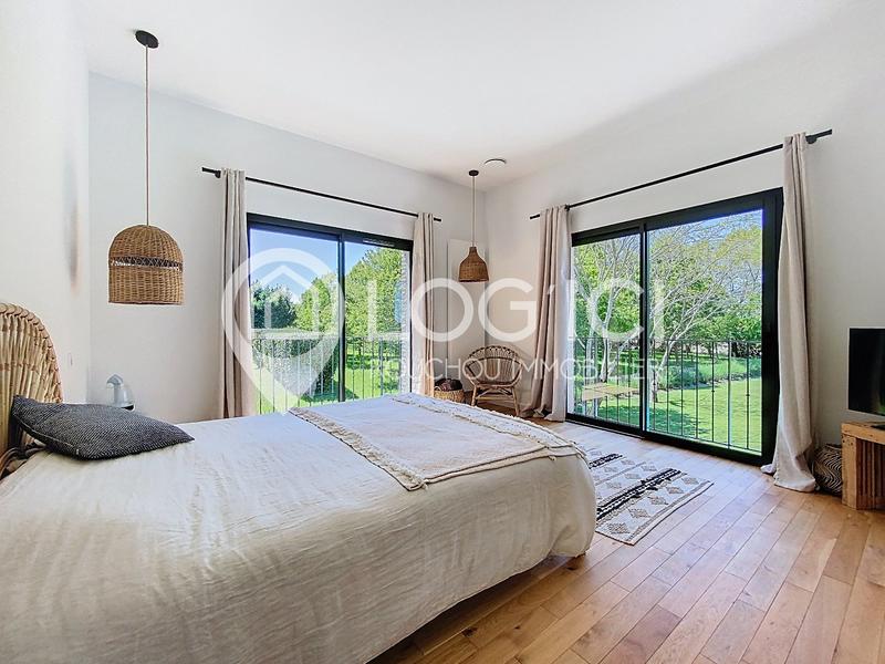 Maison - 240 m² - 7 pièces