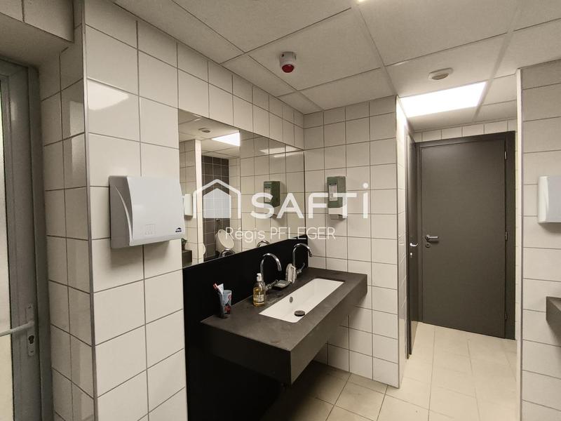 Local commercial - 1 900 m² - 10 pièces