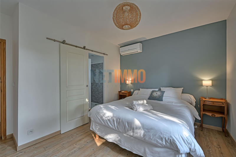 Villa - 215 m² - 8 pièces