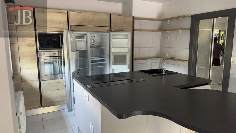 Maison - 233 m² - 9 pièces