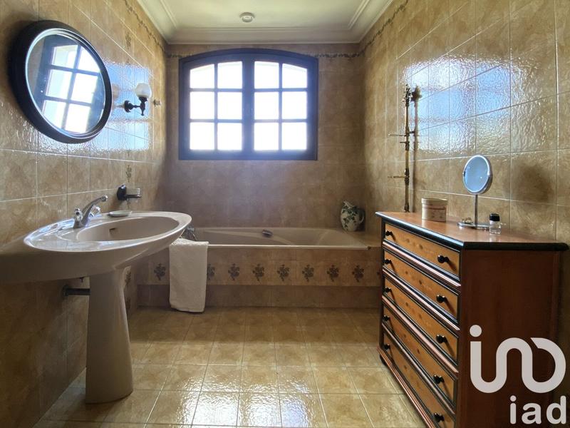 Maison - 230 m² - 7 pièces