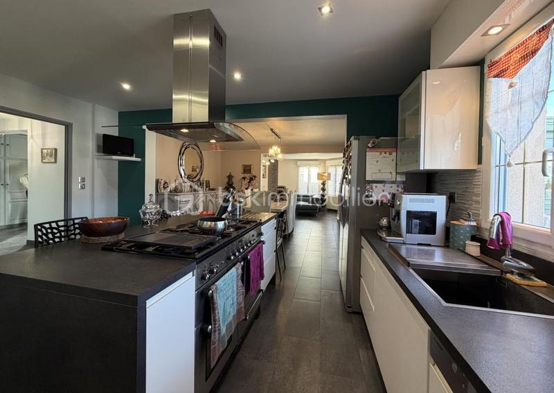 Maison - 205 m² - 8 pièces