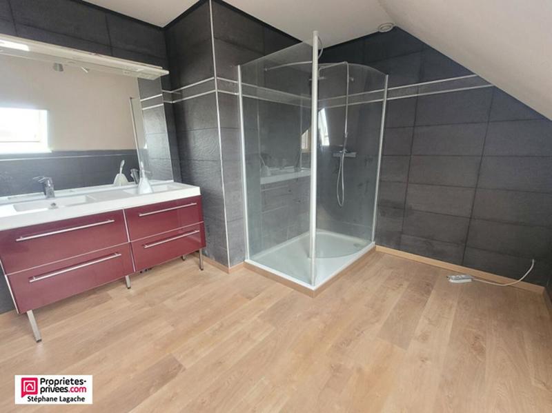 Maison - 255 m² - 8 pièces