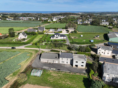 Maison - 250 m² - 4 pièces