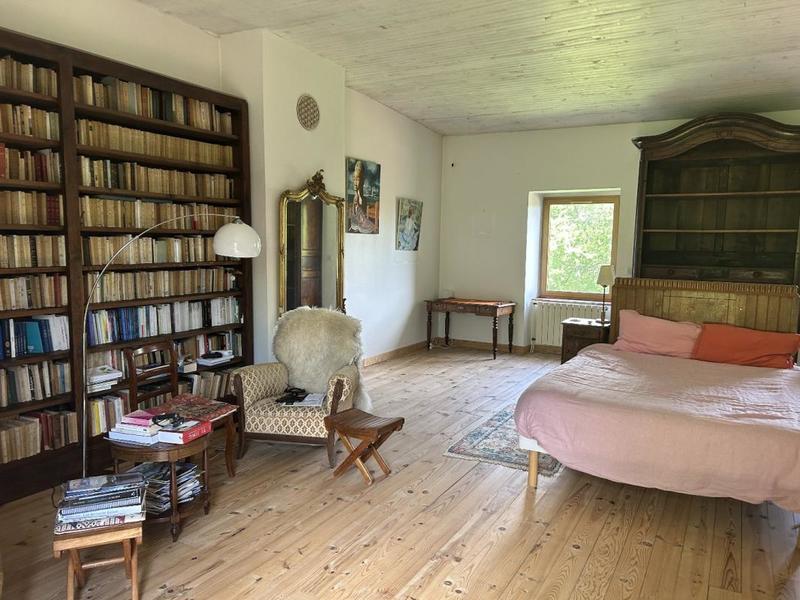 Propriété - 347 m² - 8 pièces