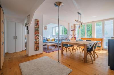 Appartement - 90 m² - 4 pièces