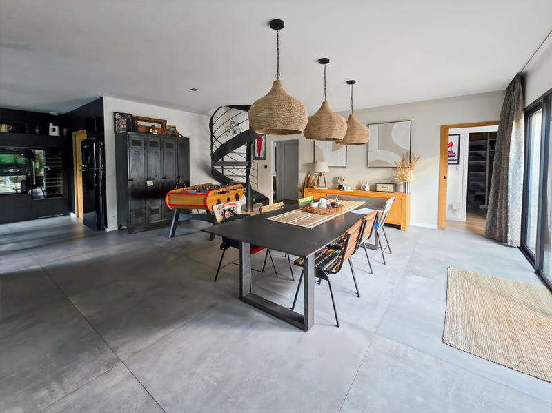 Maison - 204 m² - 7 pièces