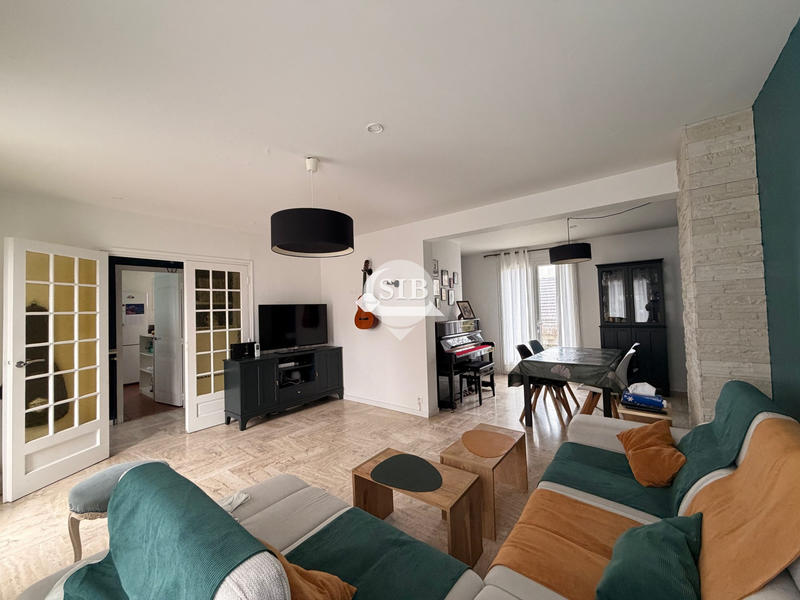 Maison - 99 m² - 5 pièces