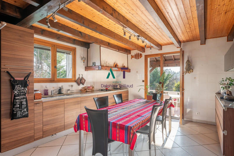 Maison - 187 m² - 8 pièces