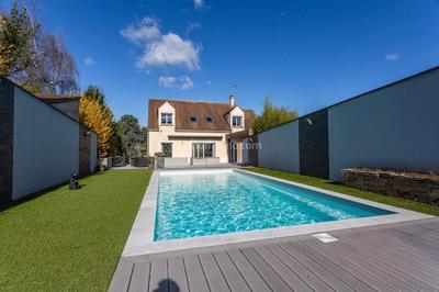 Maison - 226 m² - 10 pièces