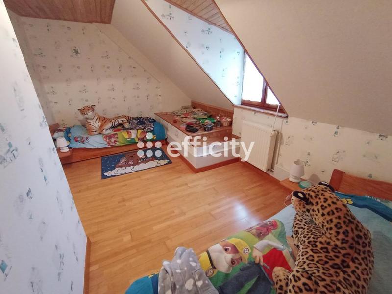 Maison - 122 m² - 8 pièces