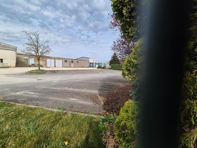 Entrepôt - 2 400 m²