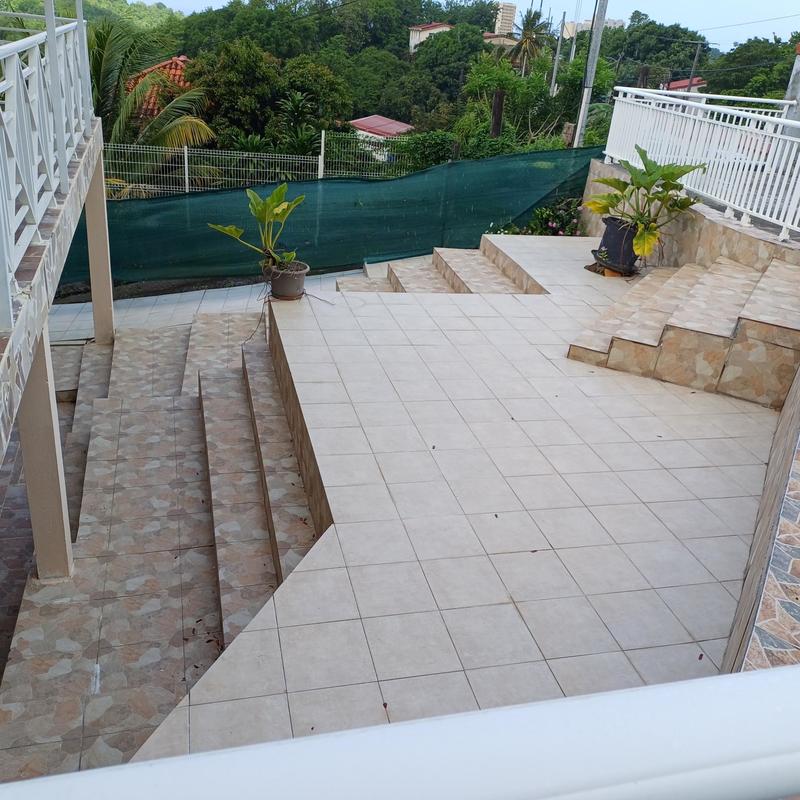 Maison - 350 m² - 10 pièces