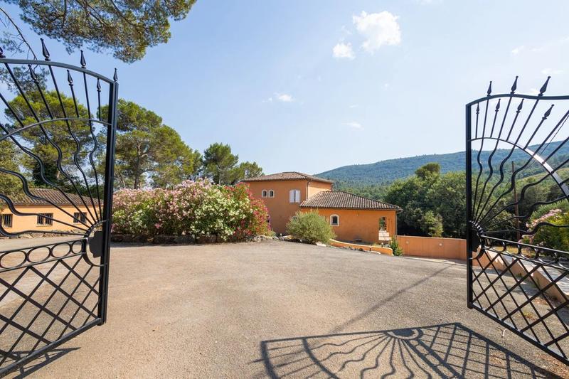 Maison - 390 m² - 7 pièces