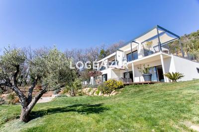 Villa - 212 m² - 7 pièces