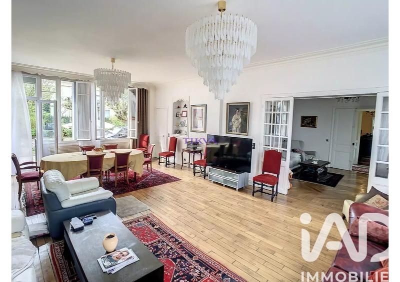 Maison - 617 m² - 12 pièces