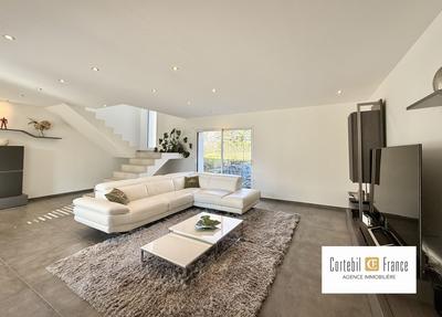 Villa - 277 m² - 9 pièces