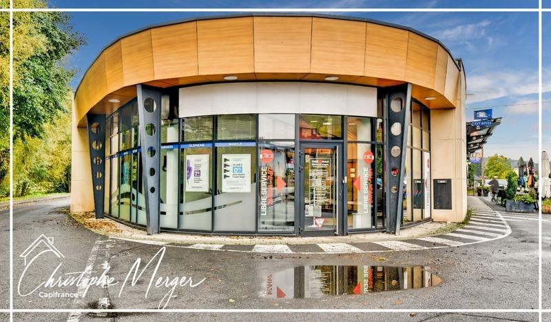 Local commercial - 158 m² - 8 pièces