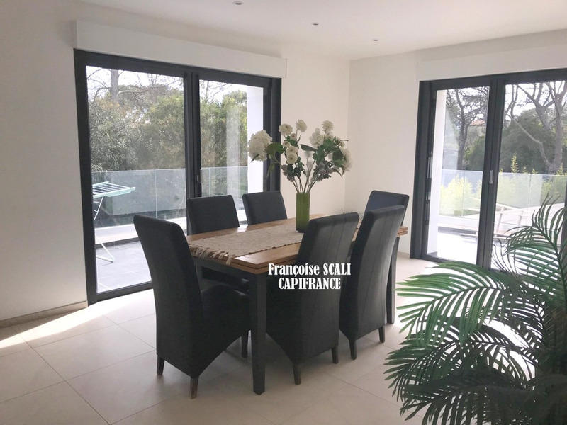 Maison - 238 m² - 7 pièces