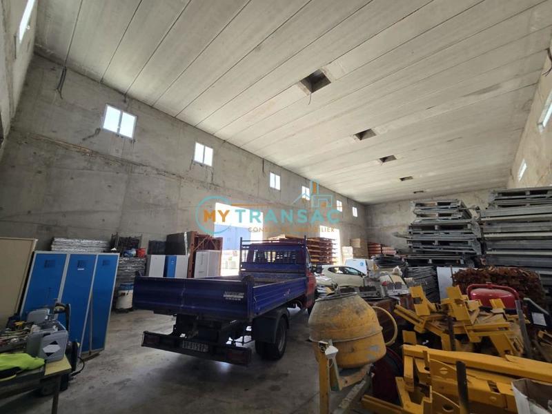 Local d'activité / Entrepôt - 965 m²