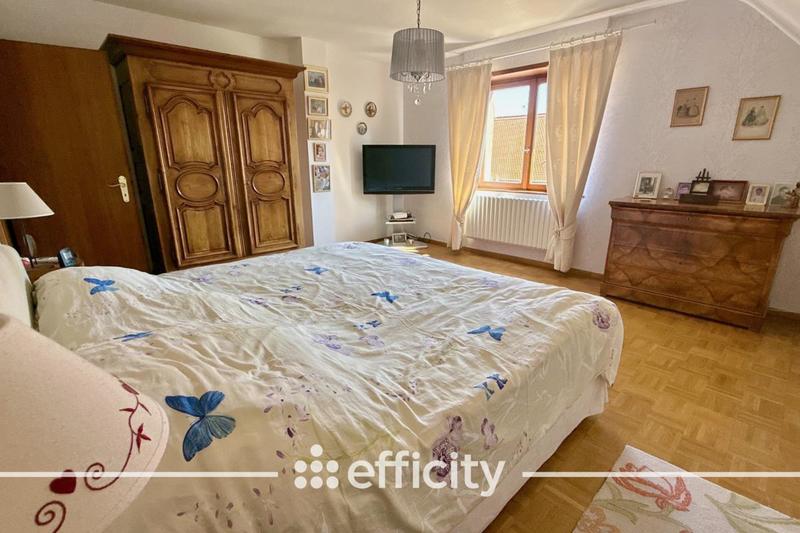 Maison - 216 m² - 8 pièces