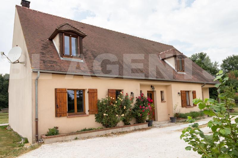 Maison traditionnelle - 264 m² - 8 pièces