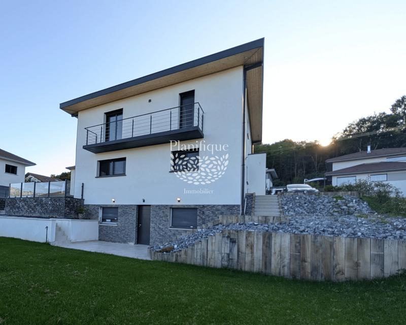 Maison - 194 m² - 5 pièces