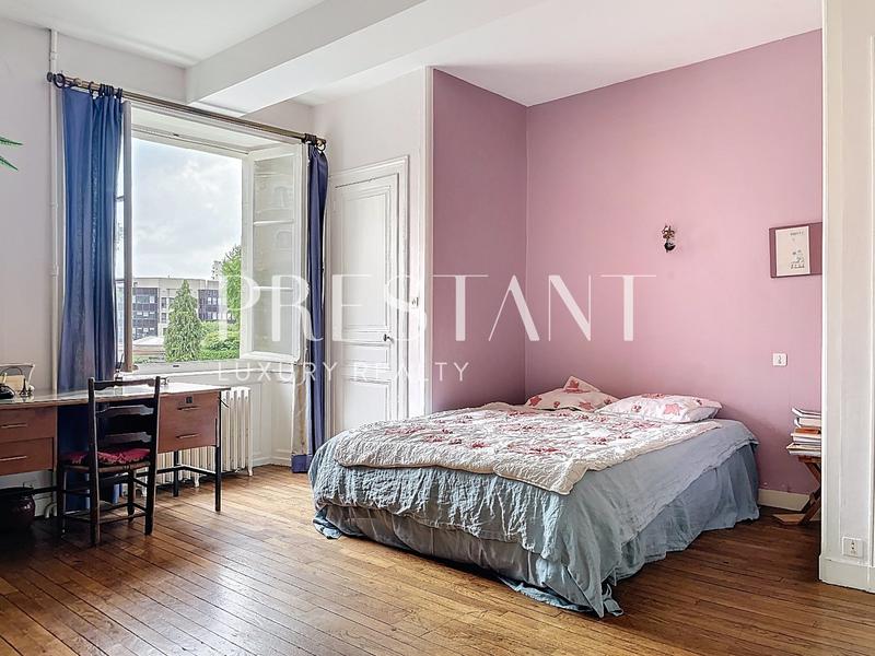 Maison - 280 m² - 9 pièces