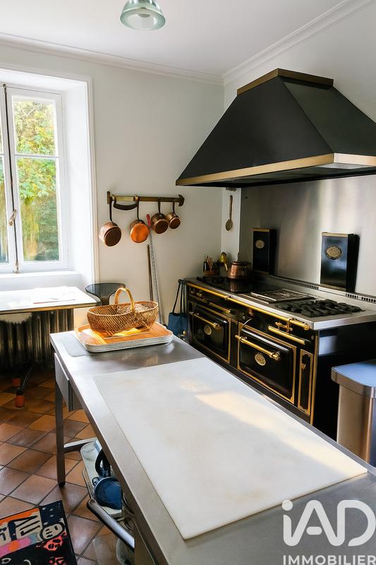 Maison - 375 m² - 11 pièces