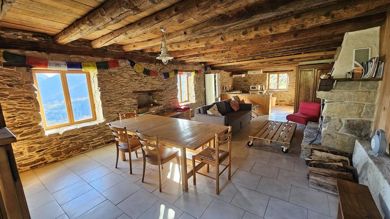 Maison en pierre - 92 m² - 2 pièces