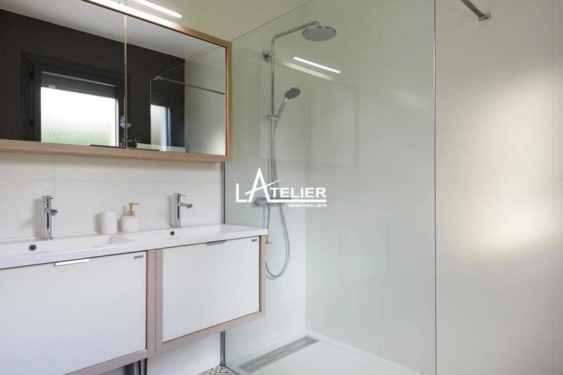 Maison - 210 m² - 10 pièces