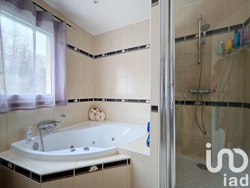 Maison - 213 m² - 7 pièces