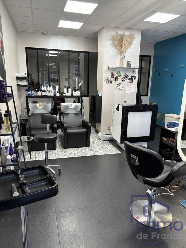 Local commercial - 105 m² - 6 pièces