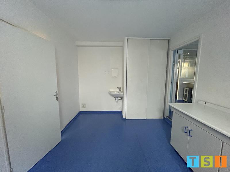 Local d'activités - 200 m² - 4 pièces