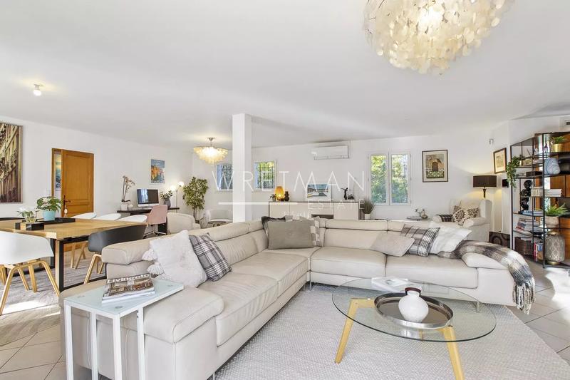 Villa - 253 m² - 12 pièces