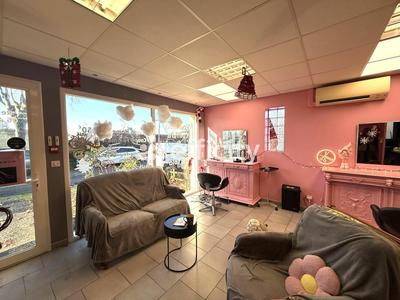 Local commercial - 84 m² - 3 pièces