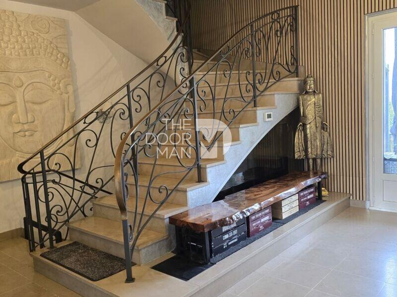 Propriété - 236 m² - 7 pièces