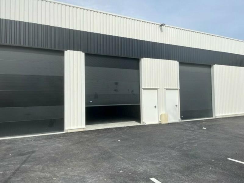 Local d'activité / Entrepôt - 169 m²