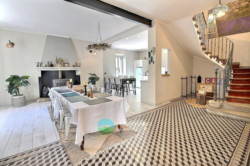 Maison - 195 m² - 7 pièces