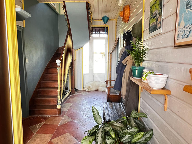 Maison - 330 m² - 8 pièces