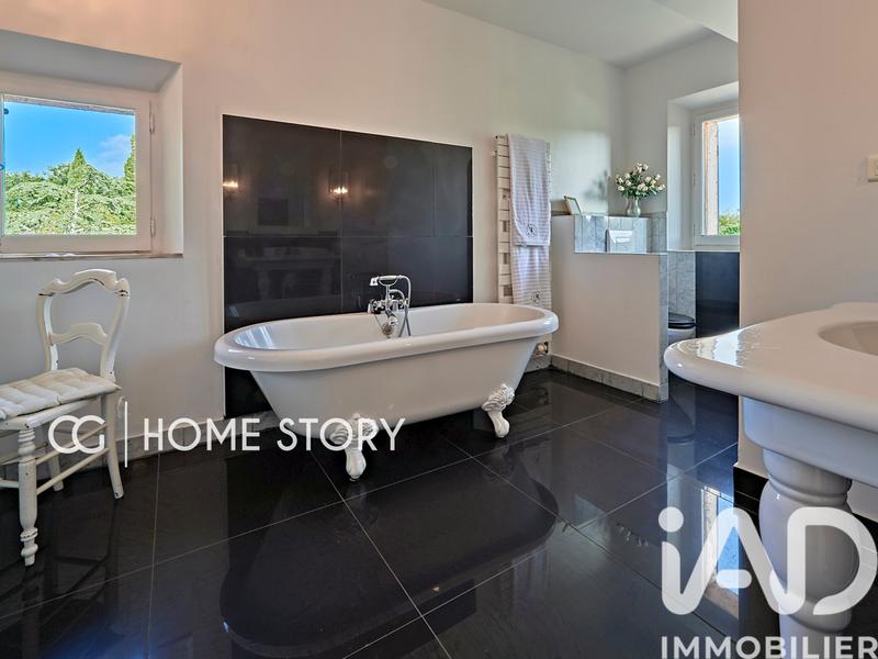 Maison - 427 m² - 11 pièces