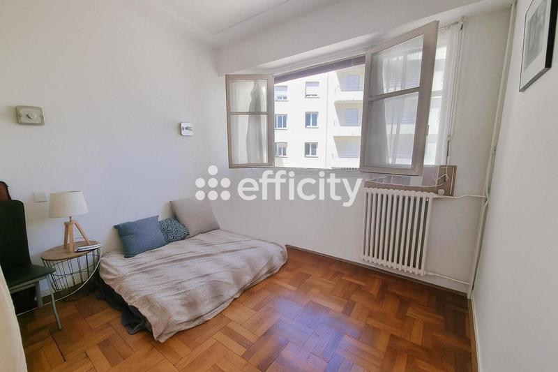 Appartement - 99 m² - 4 pièces