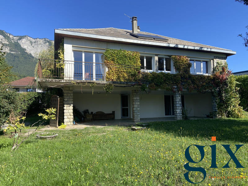 Maison - 162 m² - 9 pièces